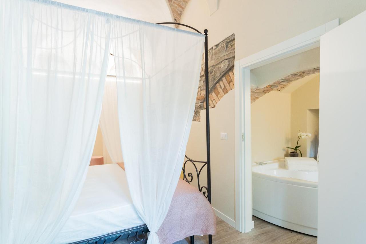 Romantic Escape City Centre With Jacuzzi & Parking By Rent All Комо Экстерьер фото