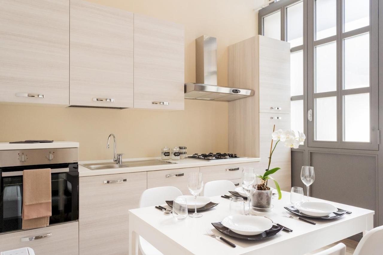 Romantic Escape City Centre With Jacuzzi & Parking By Rent All Комо Экстерьер фото