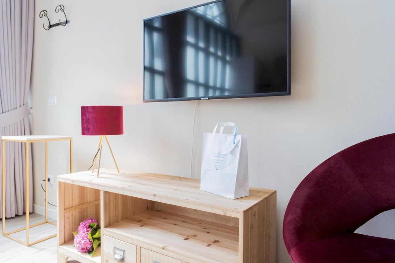 Romantic Escape City Centre With Jacuzzi & Parking By Rent All Комо Экстерьер фото