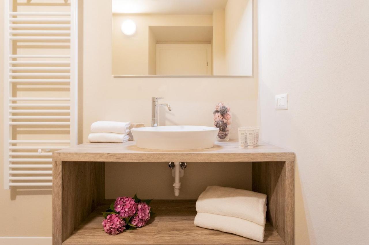 Romantic Escape City Centre With Jacuzzi & Parking By Rent All Комо Экстерьер фото