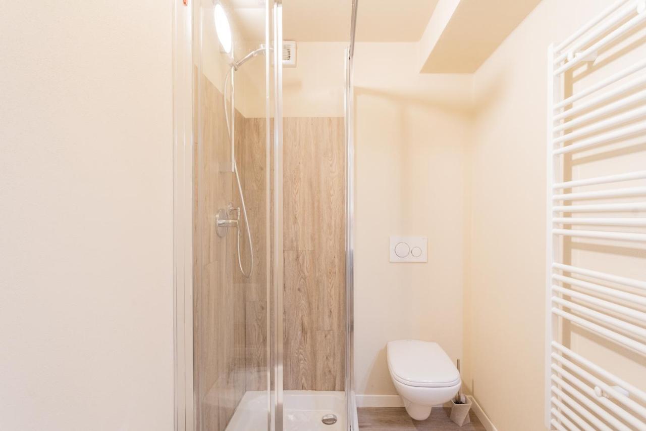 Romantic Escape City Centre With Jacuzzi & Parking By Rent All Комо Экстерьер фото